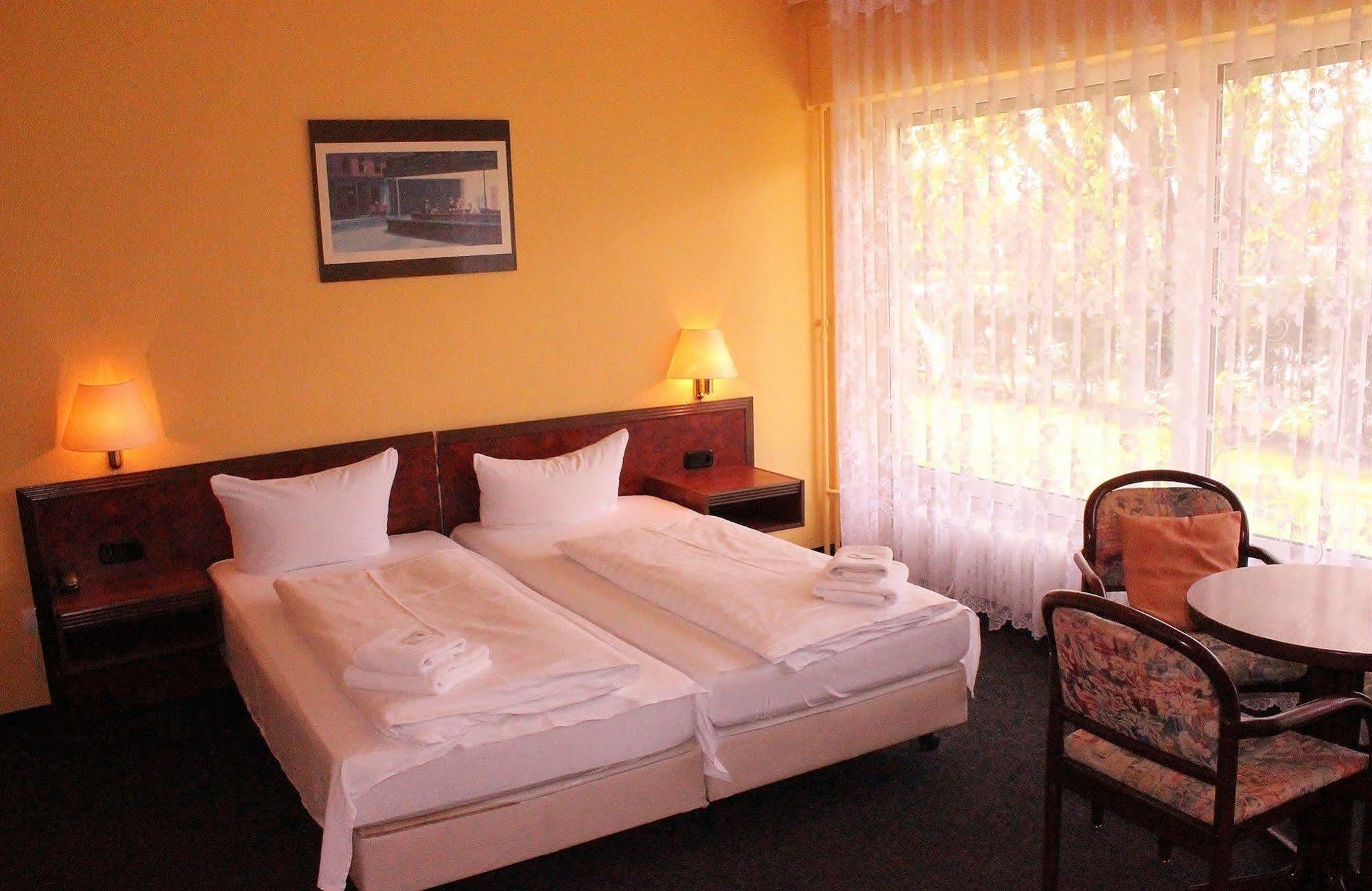 Apartment-Hotel-Dahlem เบอร์ลิน ภายนอก รูปภาพ
